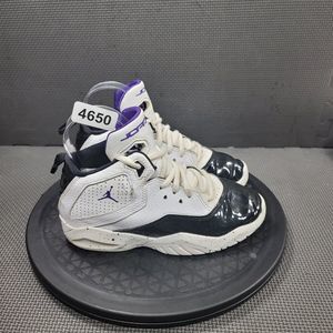 Youth Sz 1 White & Black Jordan B Loyal Athletic Shoes